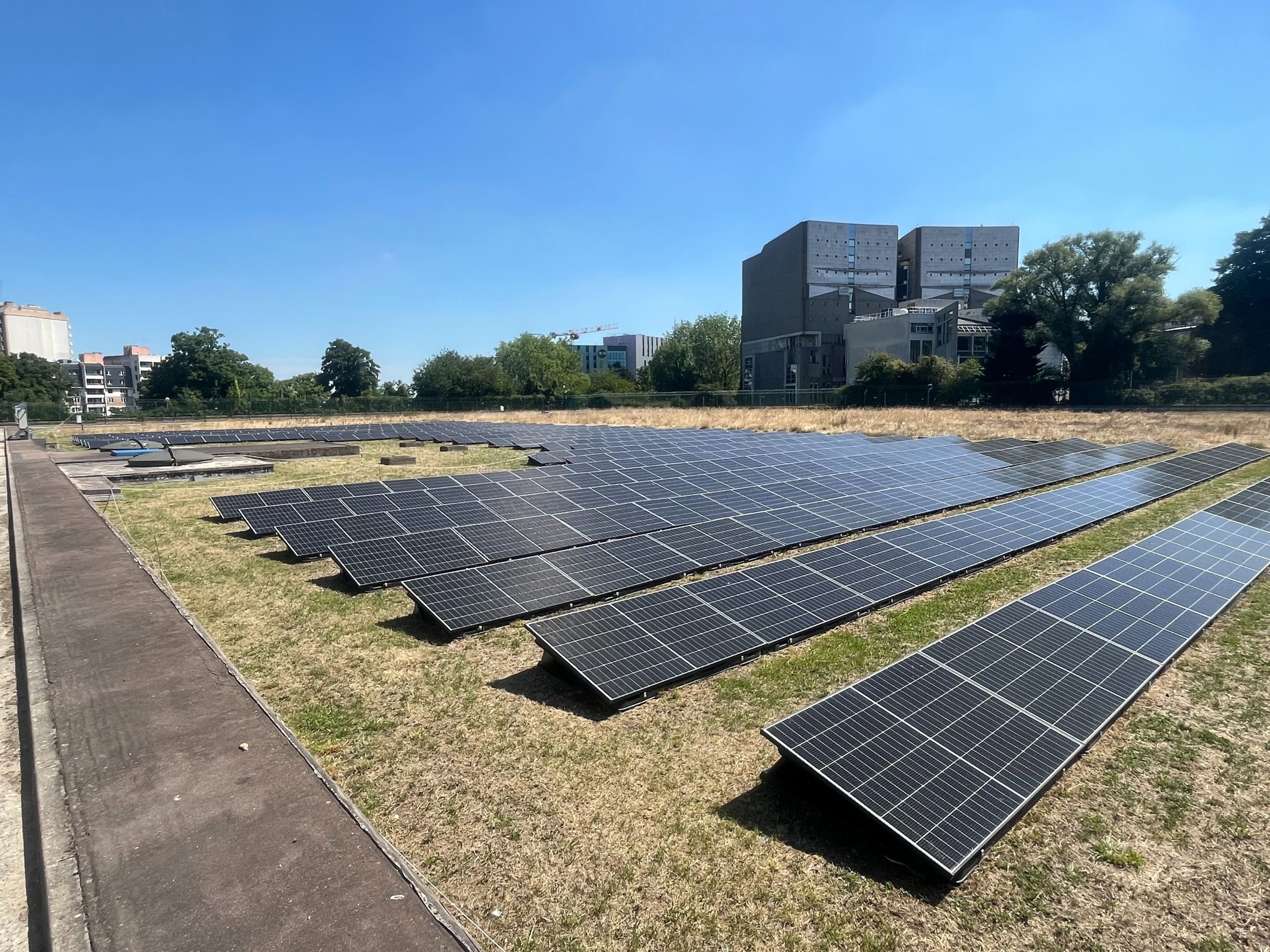 d&eacute;couvrez comment rendre l'&eacute;nergie solaire accessible &agrave; tous, quelles que soient les contraintes budg&eacute;taires ou g&eacute;ographiques. apprenez les solutions innovantes et les technologies durables qui transforment le secteur de l'&eacute;nergie et favorisent une consommation responsable.