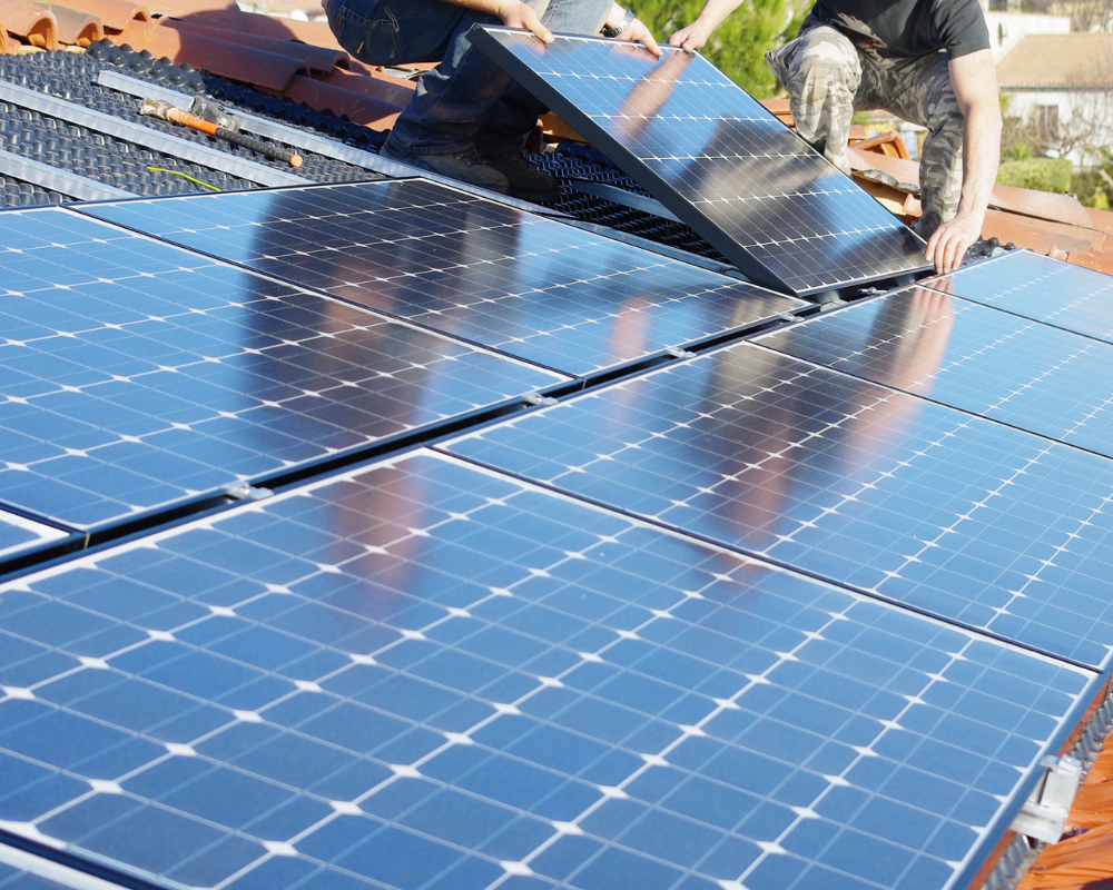 découvrez les prix des panneaux solaires en 2023 : comparez les coûts, trouvez les meilleures offres et informez-vous sur les options d'installation pour profiter des énergies renouvelables tout en réduisant vos factures d'énergie.